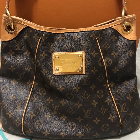 Louis Vuitton Handbags - Louis Vuitton Galleria pm